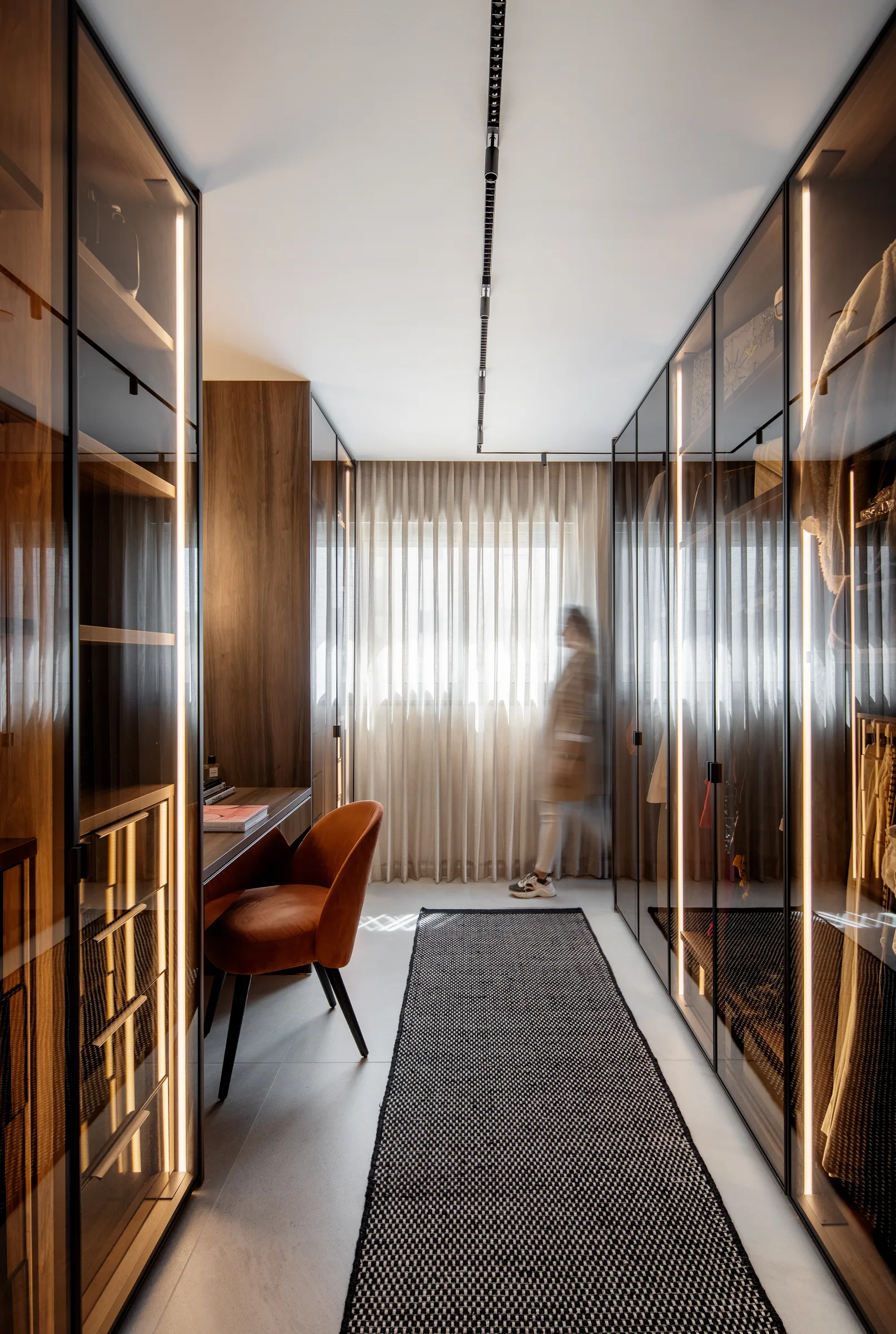 C-4 Apartment, detail