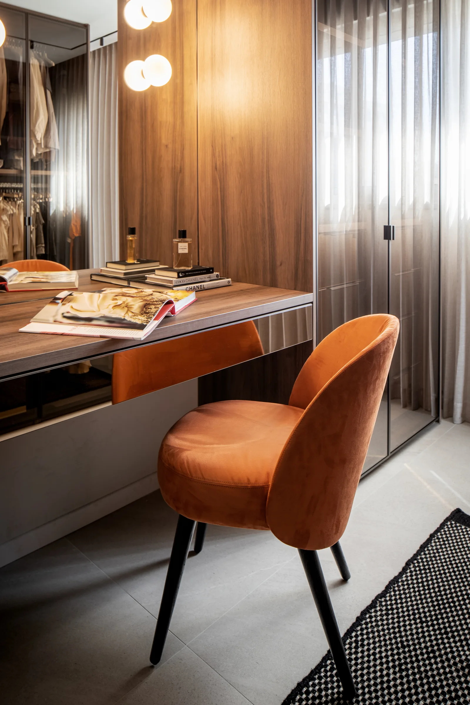 C-4 Apartment, detail