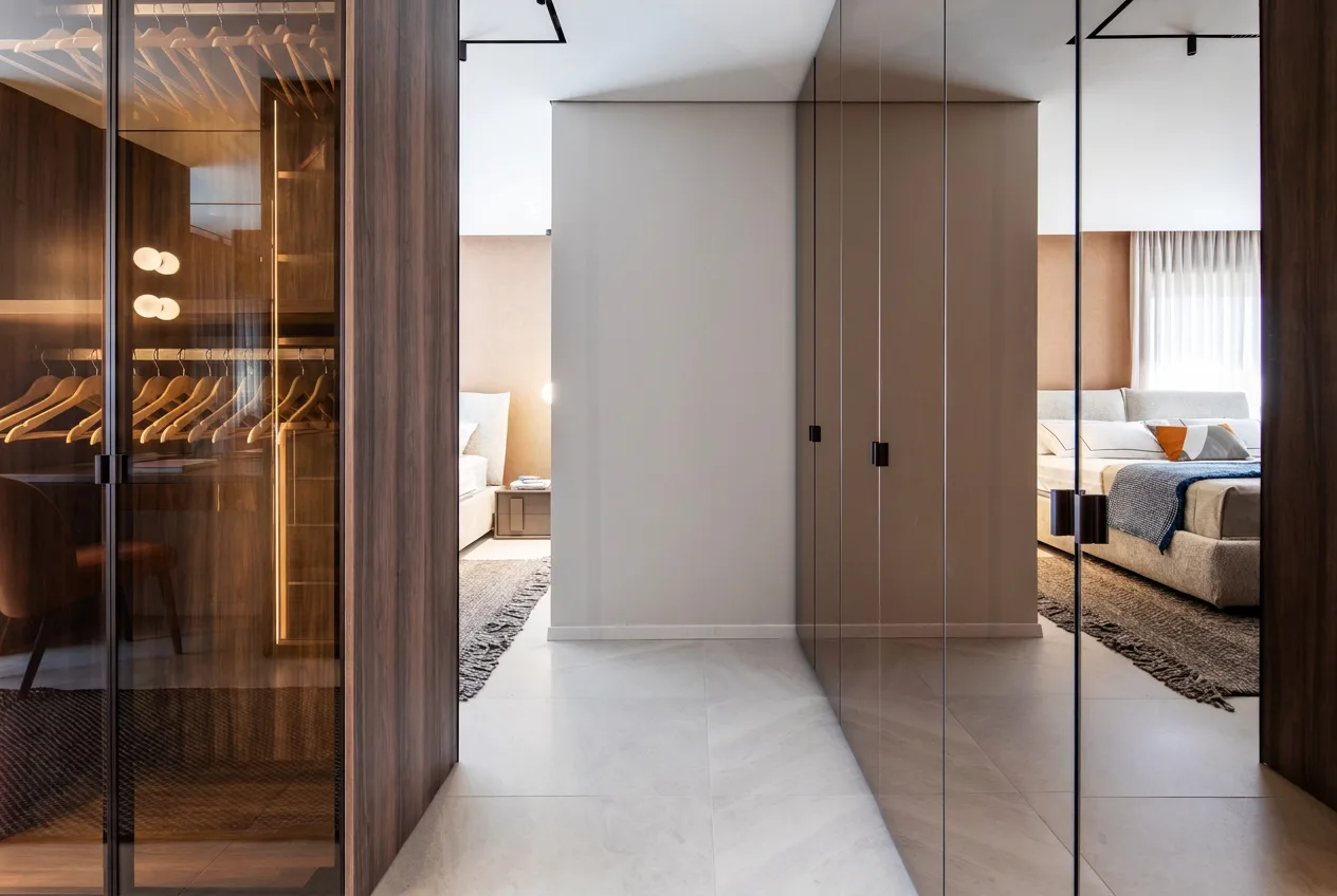 C-4 Apartment, detail