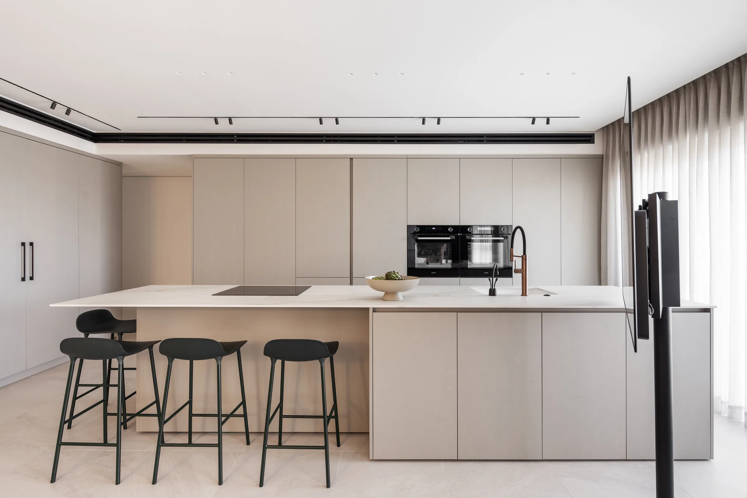 C-4 Apartment, detail