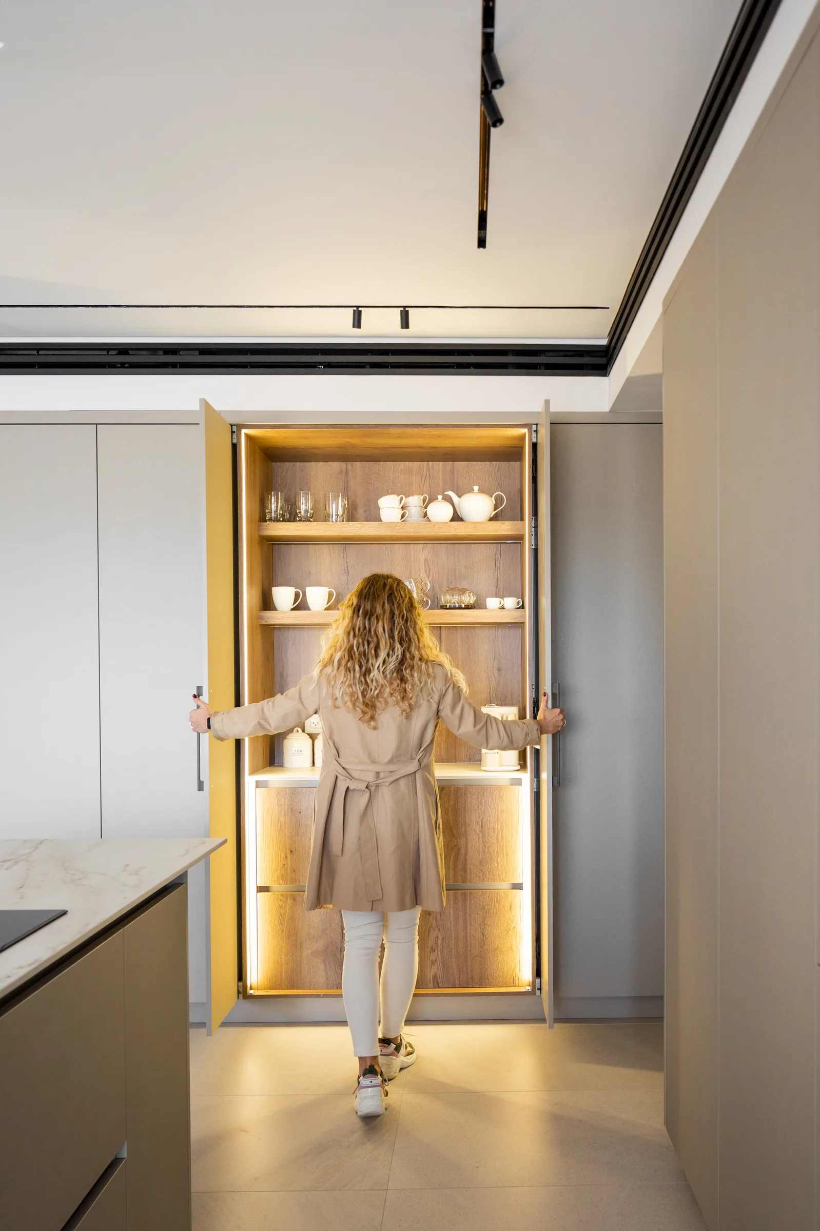 C-4 Apartment, detail