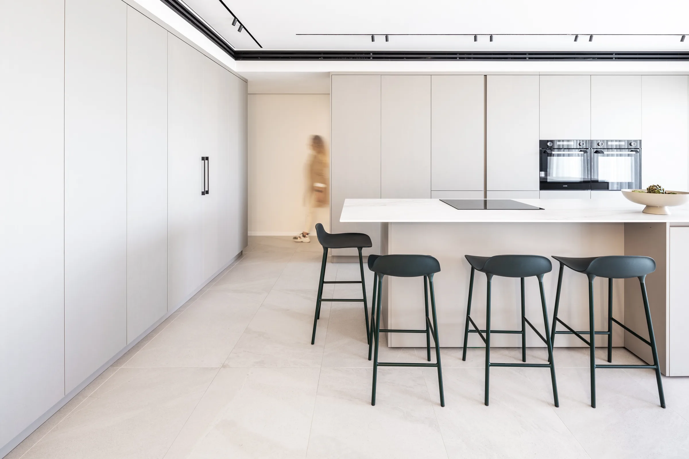 C-4 Apartment, Apartment